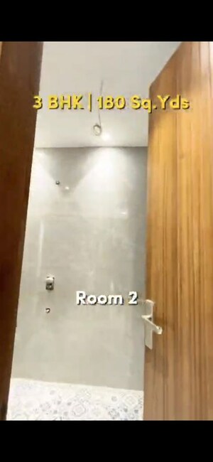 Room in 3 BHK Builder Floor at BPTP District 3, Sector 85 – for Sale