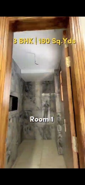 Building Lobby in 3 BHK Builder Floor at BPTP District 3, Sector 85 – for Sale