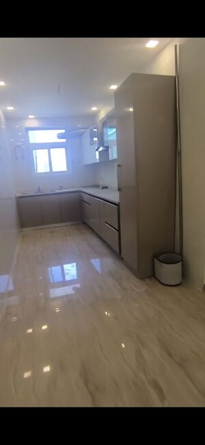Bathroom in 3 BHK Builder Floor at BPTP District Phase 2, Sector 84 – for Rent