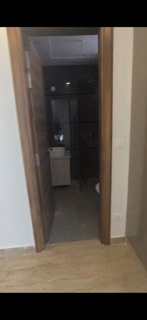 Furnished Amenities in 3 BHK Builder Floor at BPTP District Phase 2, Sector 84 – for Rent