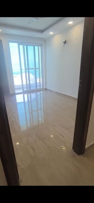 Room in 3 BHK Builder Floor at BPTP District Phase 2, Sector 84 – for Rent