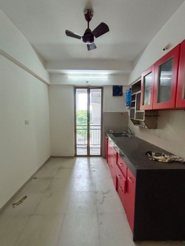 2 BHK 1000 Sq.Ft. Apartment in Mahindra Royale