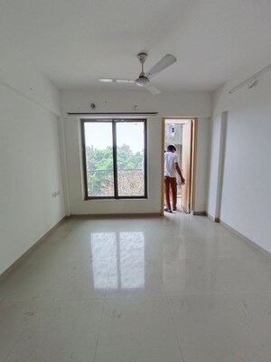 Room in 2 BHK Apartment at Mahindra Royale, Pimpri – for Rent