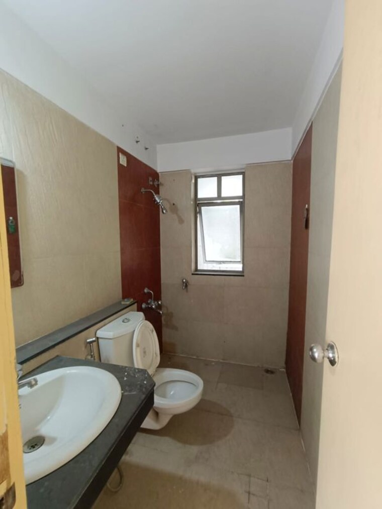 Bathroom, mahindra-royale 2 Bedroom 1000 Sq.Ft. Apartment In Pimpri Pune 10450146