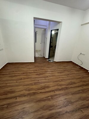 Room in 1 BHK Apartment at Golders Green CHS, Borivali West – for Rent