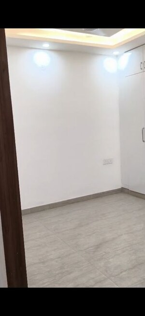 Room in 3 BHK Builder Floor at BPTP District Faridabad, Sector 81 – for Sale