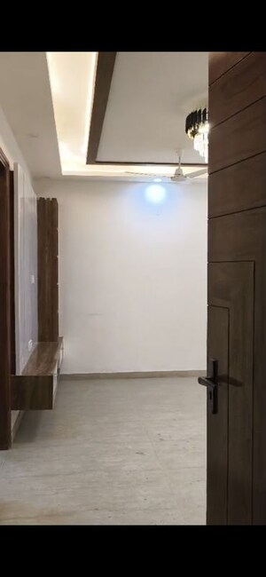 Room in 3 BHK Builder Floor at BPTP District Faridabad, Sector 81 – for Sale