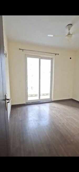 Room in 3 BHK Apartment at BPTP Discovery Park, Sector 80 – for Sale