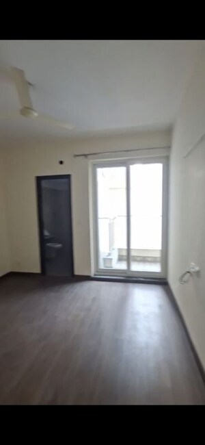 Room in 3 BHK Apartment at BPTP Discovery Park, Sector 80 – for Sale
