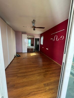 Room in 4 BHK Villa at Adarsh Palm Retreat Daffodils, Marathahalli Orr – for Rent