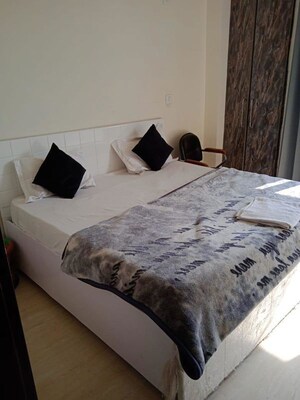 Bedroom in 3 BHK Apartment at Surendra Avenue 69, Sector 69 – for Rent