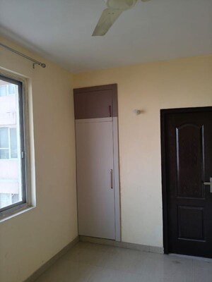 Room in 2 BHK Apartment at Piyush Heights, Sector 89 – for Rent