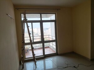Room in 2 BHK Apartment at Piyush Heights, Sector 89 – for Rent