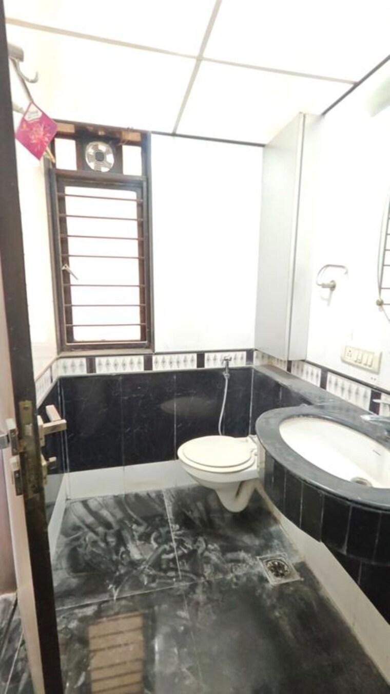Bathroom, goyal-lakshchandi-heights 2 Bedroom 850 Sq.Ft. Apartment In Goregaon East Mumbai 10450216