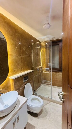 Furnished Amenities in 4 BHK Builder Floor at Old Dlf – for Sale