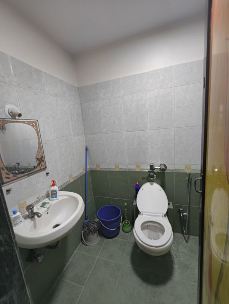 Bathroom, nilgiri-c-wing-chs 2 Bedroom 650 Sq.Ft. Apartment In Andheri East Mumbai 10450283