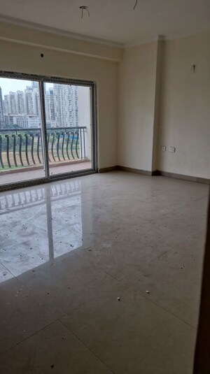 Room in 3 BHK Apartment at Sector 82 – for Rent