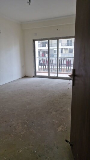 Room in 3 BHK Apartment at Sector 82 – for Rent