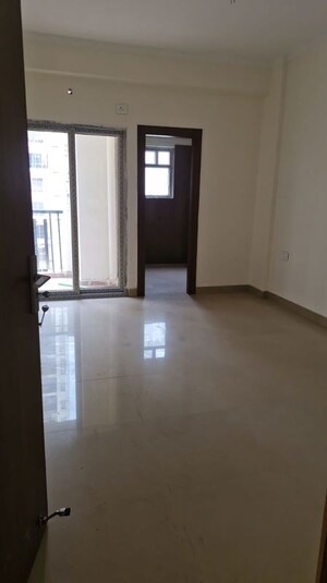 Room in 3 BHK Apartment at Sector 82 – for Rent