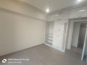 Room in 3 BHK Apartment at Kanakia Silicon Valley, Powai – for Rent