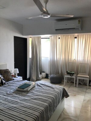 Bedroom in 2.5 BHK Apartment at Samudra Gaurav, Worli – for Rent