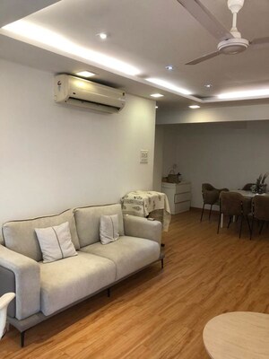 Bedroom in 2.5 BHK Apartment at Samudra Gaurav, Worli – for Rent