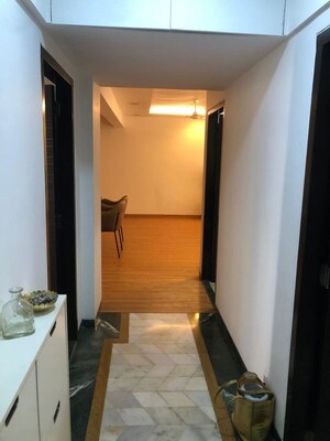 Room in 2.5 BHK Apartment at Samudra Gaurav, Worli – for Rent