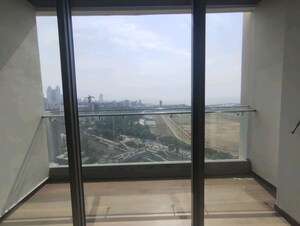 Room in 4 BHK Apartment at Piramal Mahalaxmi, Mahalaxmi – for Rent