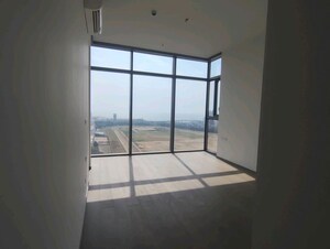 Room in 4 BHK Apartment at Piramal Mahalaxmi, Mahalaxmi – for Rent