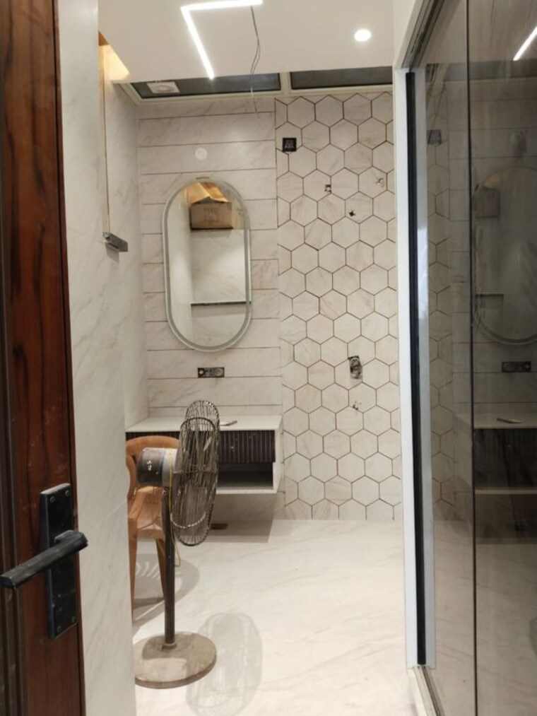 Bathroom, sector 123 5 Bedroom 200 Sq.Yd. Independent House In Sector 123 Mohali 10450462