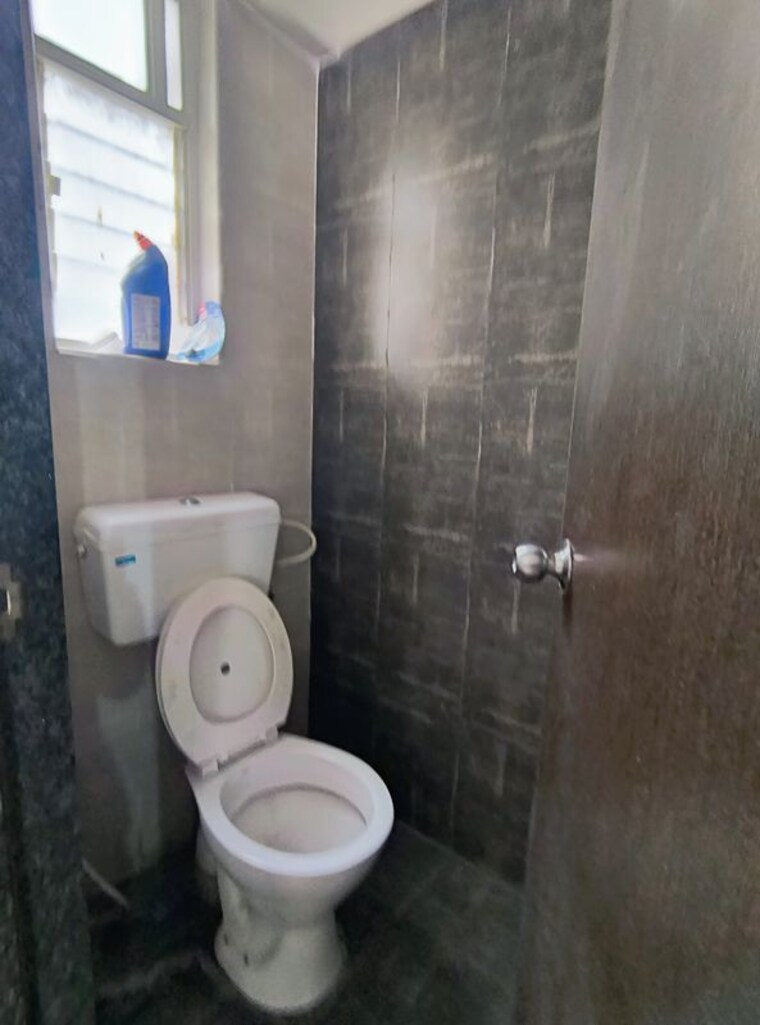 Bathroom, mantra-insignia 1 Bedroom 585 Sq.Ft. Apartment In Mundhwa Pune 10450469