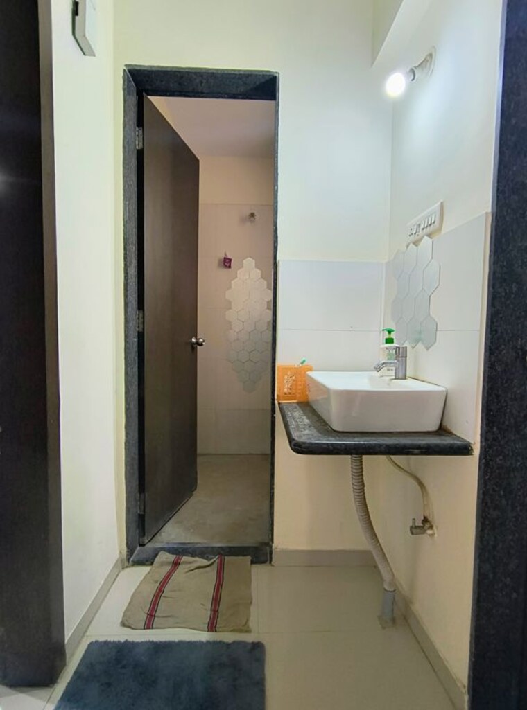 Bathroom, mantra-insignia 1 Bedroom 585 Sq.Ft. Apartment In Mundhwa Pune 10450469