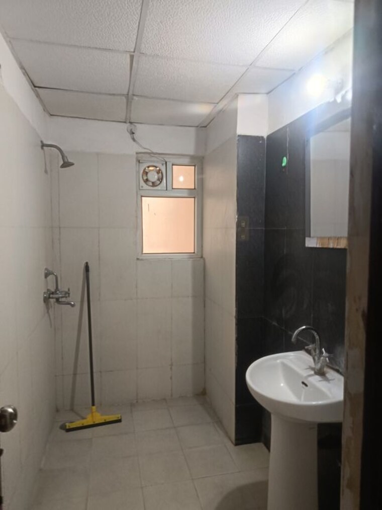 Bathroom, antriksh-golf-view 3 Bedroom 1870 Sq.Ft. Apartment In Sector 78 Noida 10450460