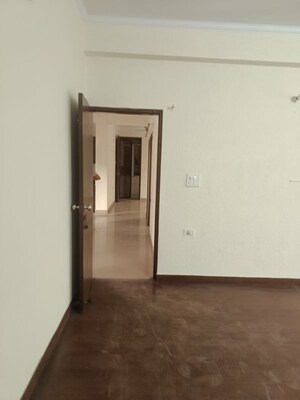 Room in 3 BHK Apartment at Antriksh Golf View, Sector 78 – for Rent