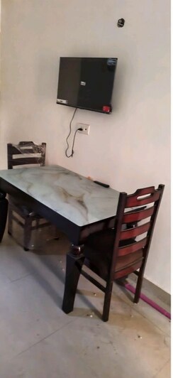 2 BHK + Study Room Apartment For Rent in Supertech Czar Suites
