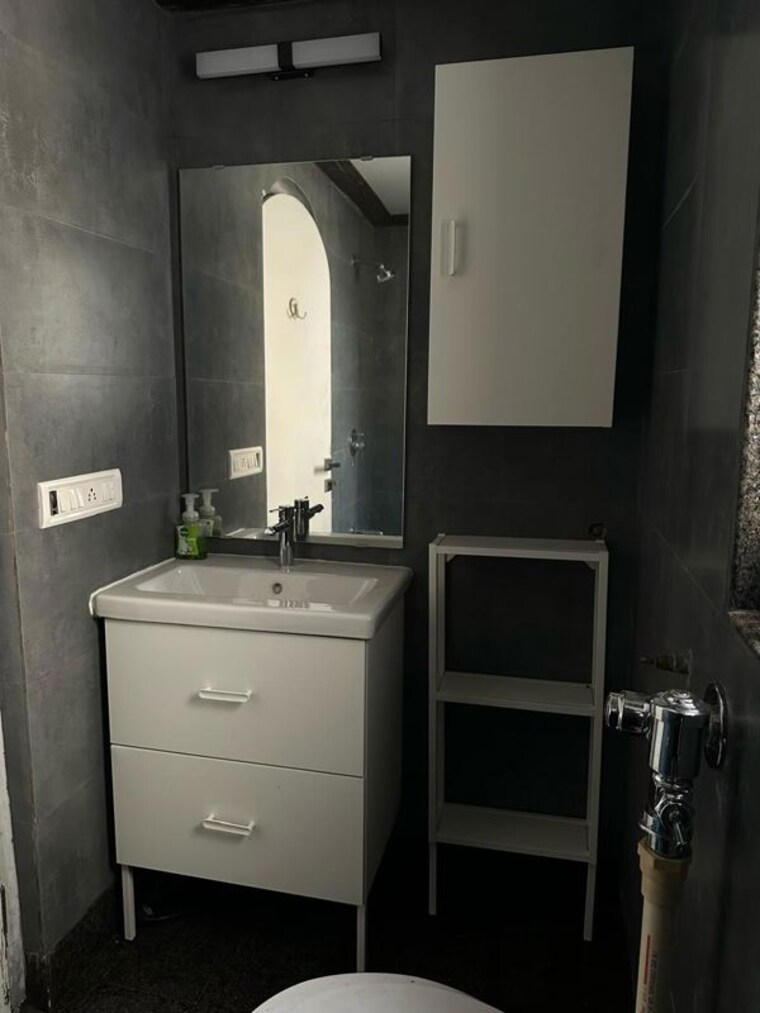 Bathroom, vasu-bhavan 3 Bedroom 2100 Sq.Ft. Apartment In Khar West Mumbai 10450494
