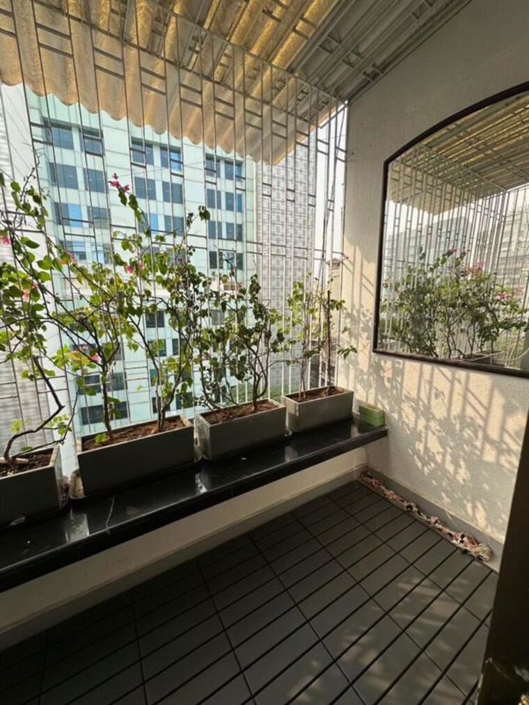 Balcony, vasu-bhavan 3 Bedroom 2100 Sq.Ft. Apartment In Khar West Mumbai 10450494