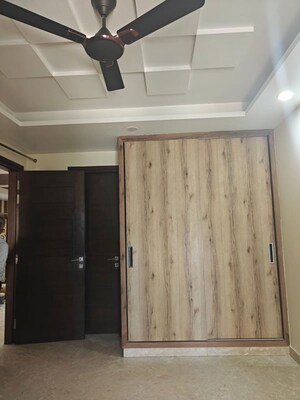 Room in 3 BHK Builder Floor at Sector 14 – for Rent