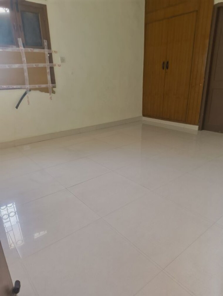 Room, jawahar nagar 2.5 Bedroom 1400 Sq.Ft. Apartment In Jawahar Nagar Delhi 10450490