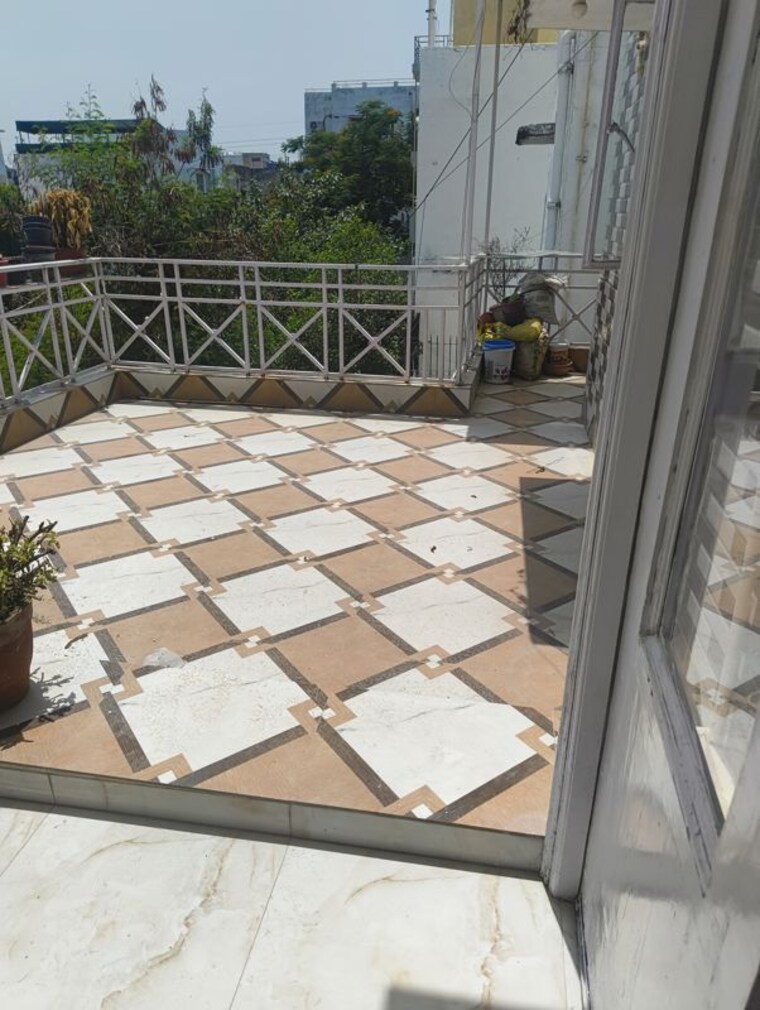 Balcony, jawahar nagar 2.5 Bedroom 1400 Sq.Ft. Apartment In Jawahar Nagar Delhi 10450490