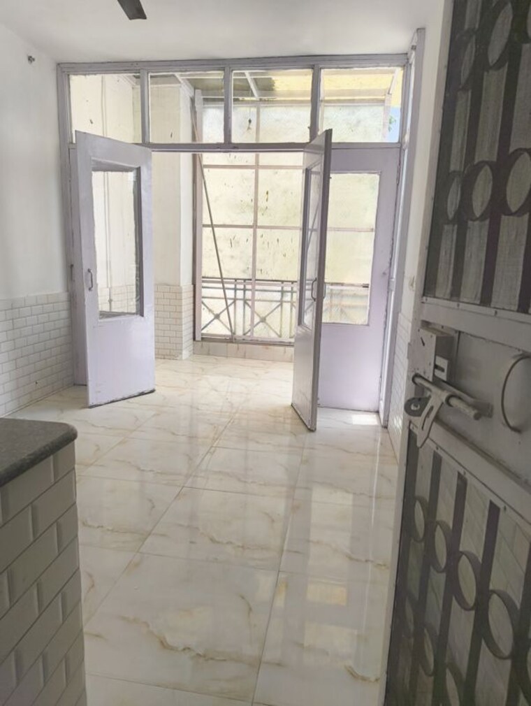 Balcony, jawahar nagar 2.5 Bedroom 1400 Sq.Ft. Apartment In Jawahar Nagar Delhi 10450490