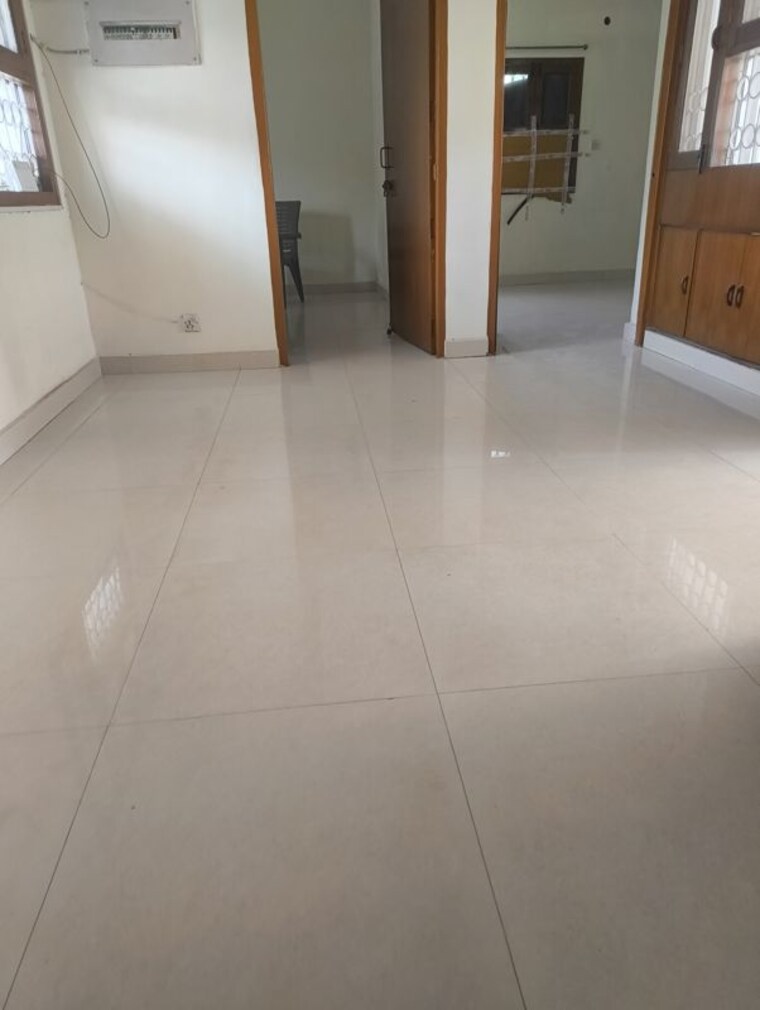 Room, jawahar nagar 2.5 Bedroom 1400 Sq.Ft. Apartment In Jawahar Nagar Delhi 10450490
