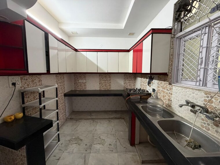 Kitchen, ramesh nagar 3 Bedroom 100 Sq.Yd. Builder Floor In Ramesh Nagar Delhi 10450496