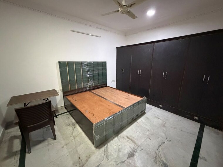 Bedroom, ramesh nagar 3 Bedroom 100 Sq.Yd. Builder Floor In Ramesh Nagar Delhi 10450496