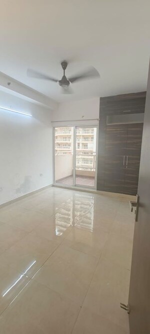 Room in 3 BHK Apartment at Amrapali Zodiac, Sector 120 – for Rent