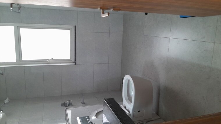 Bathroom, godrej-golf-link-villas 4 Bedroom 2288 Sq.Ft. Apartment In Sector 27 Yamuna Expressway Greater Noida 10450511