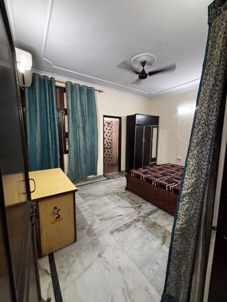 Bedroom, panchsheel vihar 2 Bedroom 100 Sq.Yd. Builder Floor In Panchsheel Vihar Delhi 10450514