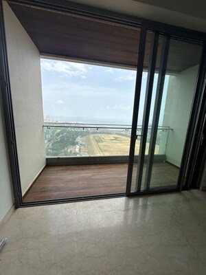 Room in 4 BHK Apartment at Piramal Mahalaxmi, Mahalaxmi – for Rent