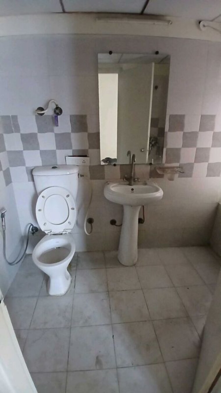 Bathroom, gaur-city-2-14th-avenue 3 Bedroom 1300 Sq.Ft. Apartment In Sector 16c Greater Noida Greater Noida 10450541