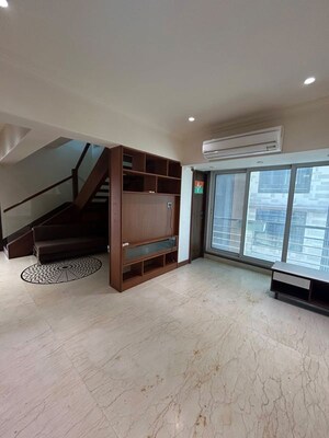 Room in 4 BHK Apartment at Sahana Enclave Bandra, Bandra West – for Rent